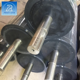 TRỤC CAO SU CHỊU LỰC PHI 140 x 600 (CAO SU 10 ly)