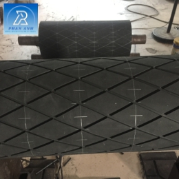 TRỤC CAO SU SẼ RÃNH CUỐN NHÁM Ø 300 X 670