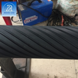 TRỤC CAO SU XẼ RÃNH XOẮN