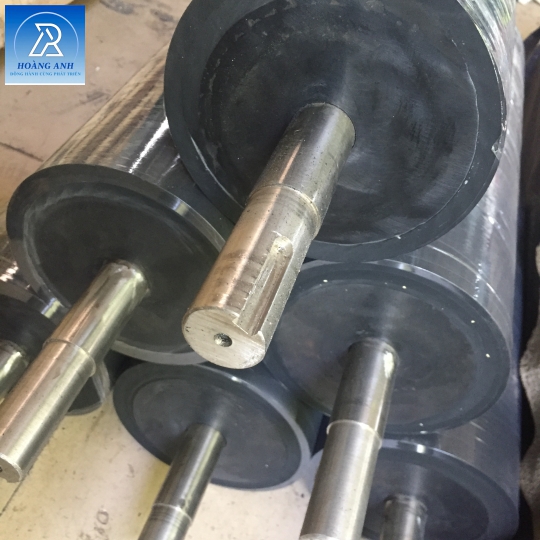 TRỤC CAO SU CHỊU LỰC PHI 140 x 600 (CAO SU 10 ly)