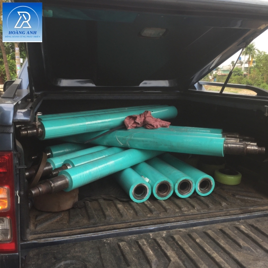 TRỤC CAO SU MÀU FI 125 X 1400 VÀ 125 X 2200