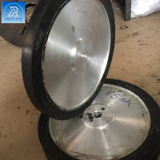 BÁNH XE BỌC CAO SU 1