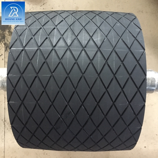 TRỤC CAO SU SẼ RÃNH Ø 330 X 254