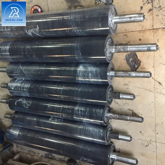 TRỤC CAO SU KÉO BĂNG TẢI FI 110 X 670