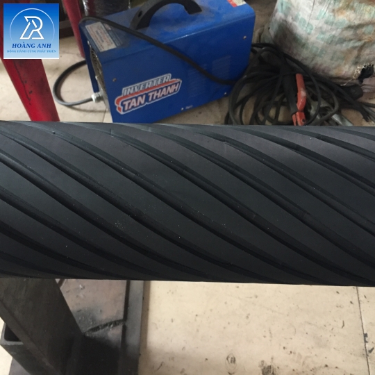 TRỤC CAO SU XẼ RÃNH XOẮN