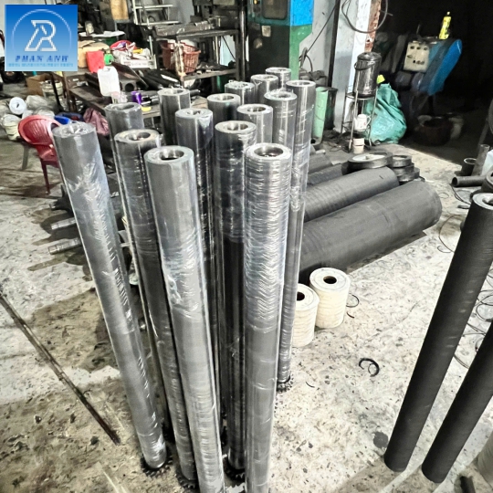 TRỤC CAO SU ĐEN 4