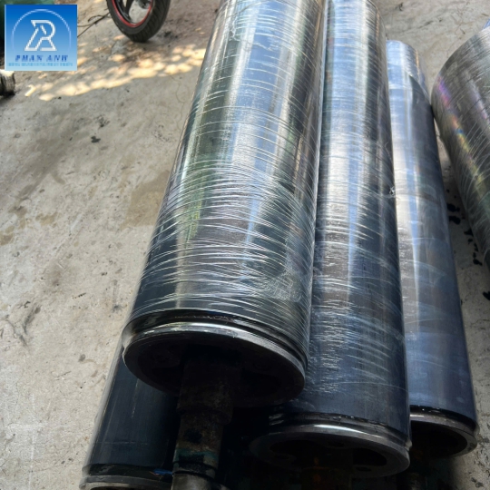 TRỤC CAO SU ĐEN LỚN DÀI