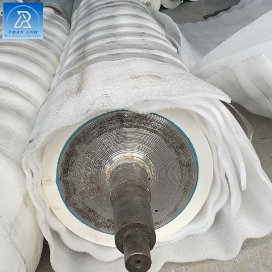 TRỤC CAO SU MÀU TRẮNG