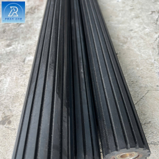 TRỤC CAO SU XẺ RÃNH 10